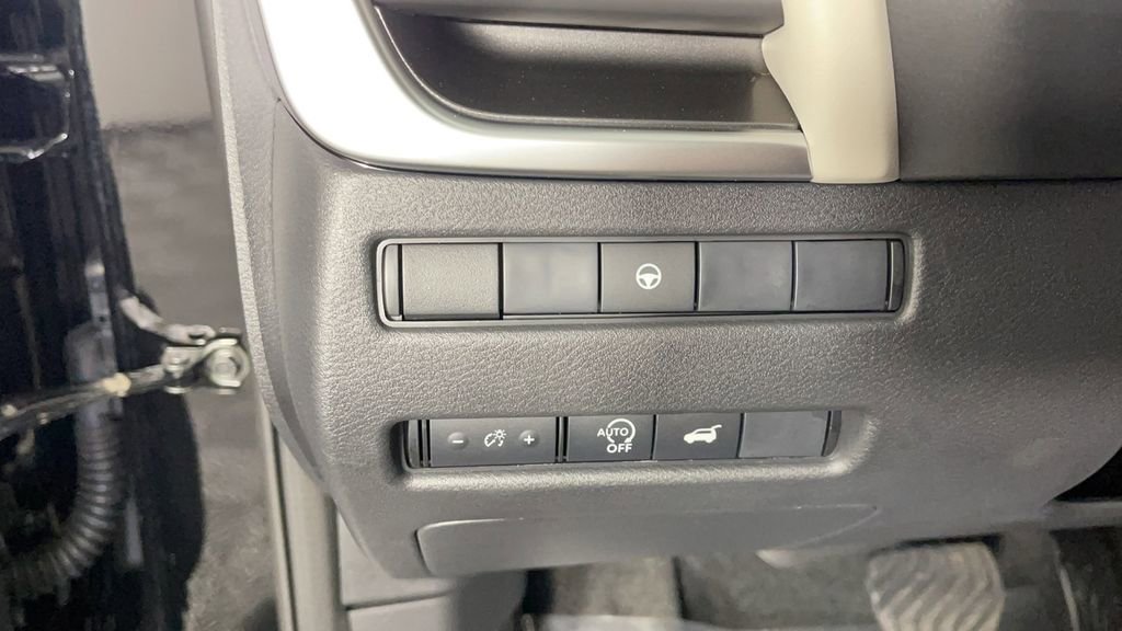 New 2025 Nissan Rogue SV image 28