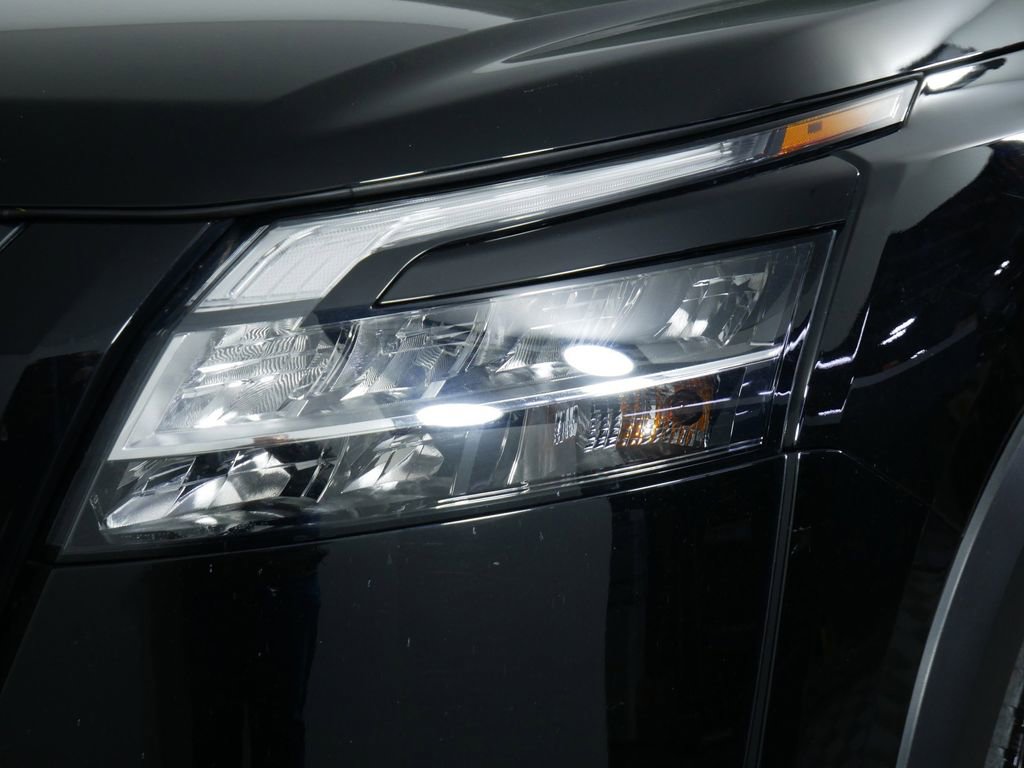 Used 2023 Nissan Pathfinder Platinum AWD/4WD image 14