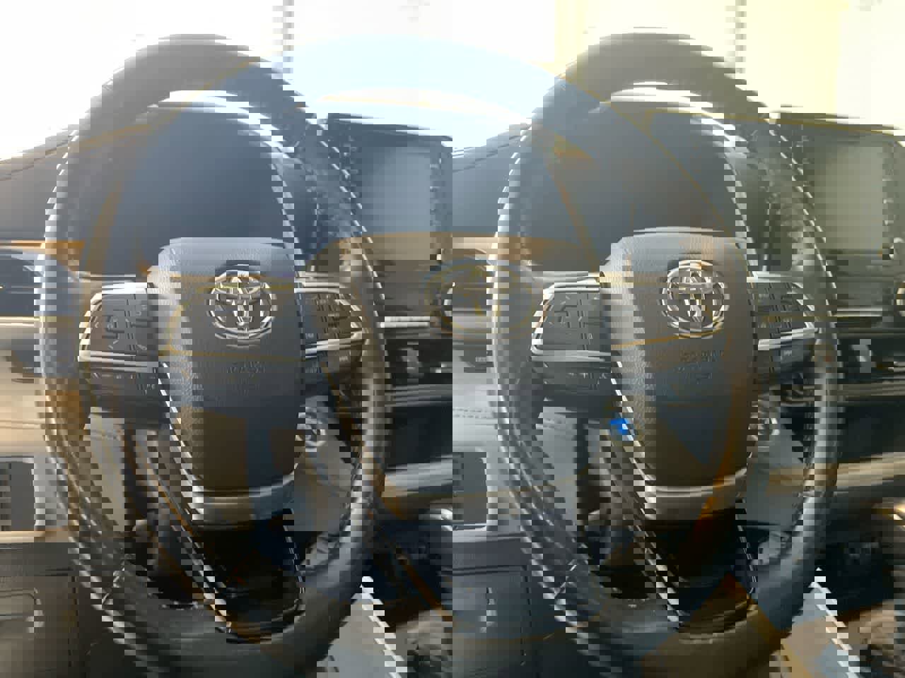 Used 2020 Toyota Highlander XLE image 14