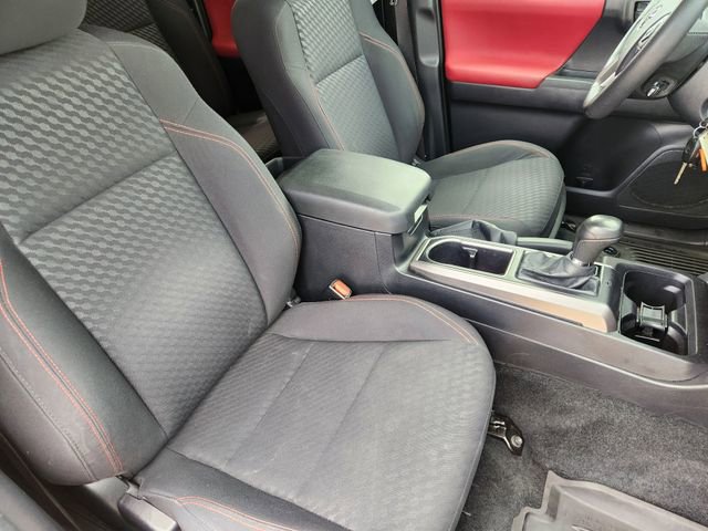 Used 2022 Toyota Tacoma SR5 w/ Technology Package image 10