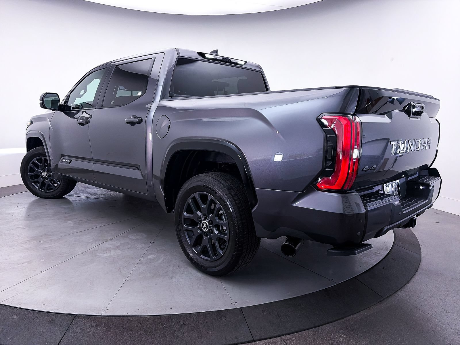 Used 2024 Toyota Tundra Platinum AWD/4WD image 3