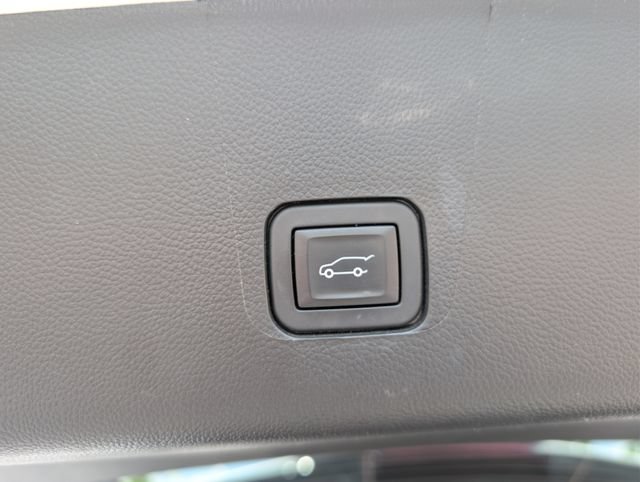 Used 2023 Chevrolet Traverse LT FWD image 21