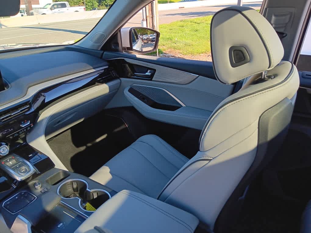 Used 2024 Acura MDX w/ Advance Package AWD/4WD image 11