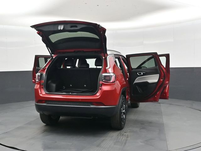 Used 2025 Jeep Compass Limited image 48