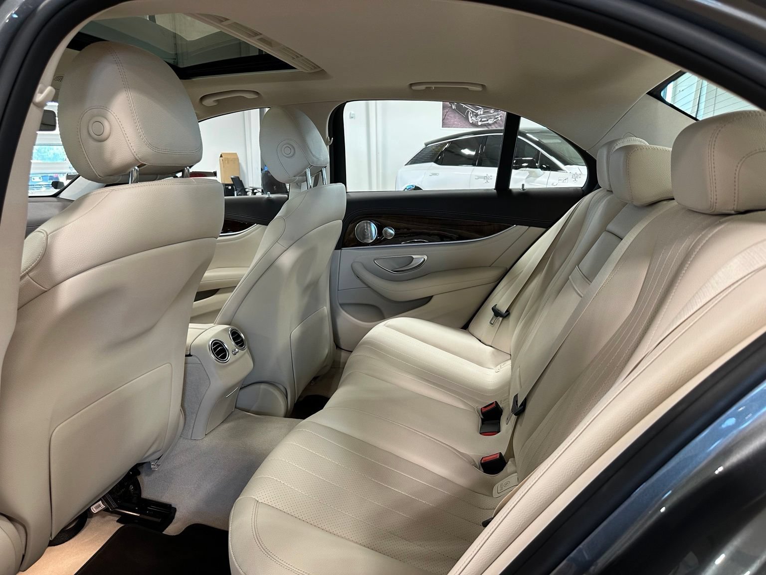 Used 2017 Mercedes-Benz E 300 image 37