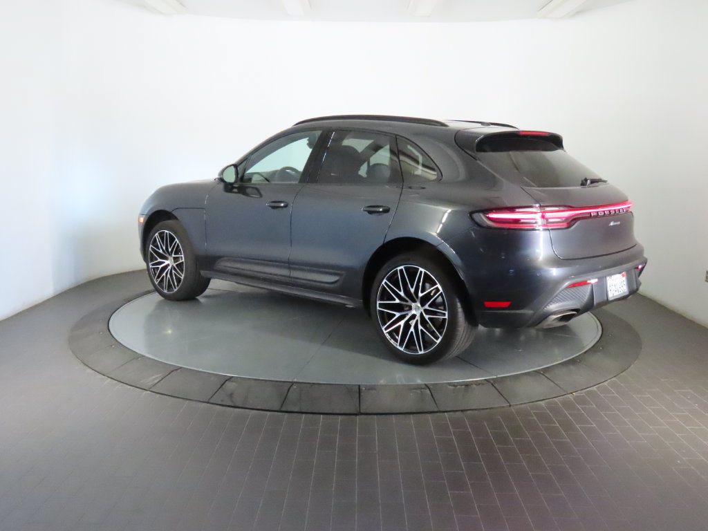 Certified 2023 Porsche Macan AWD/4WD image 3