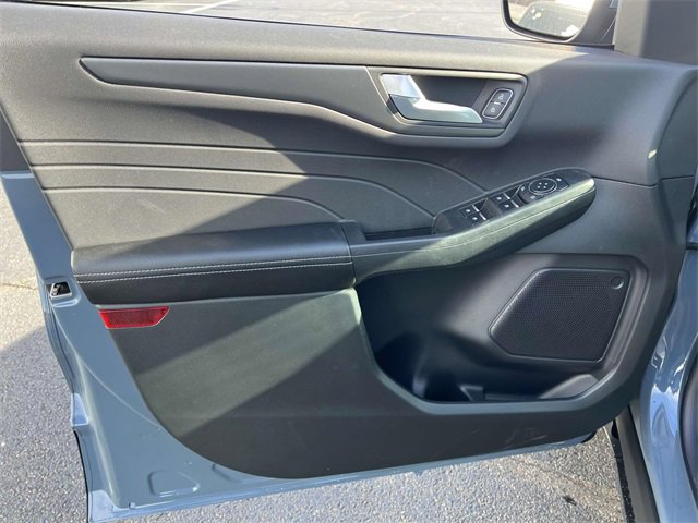 New 2025 Ford Escape SE image 12