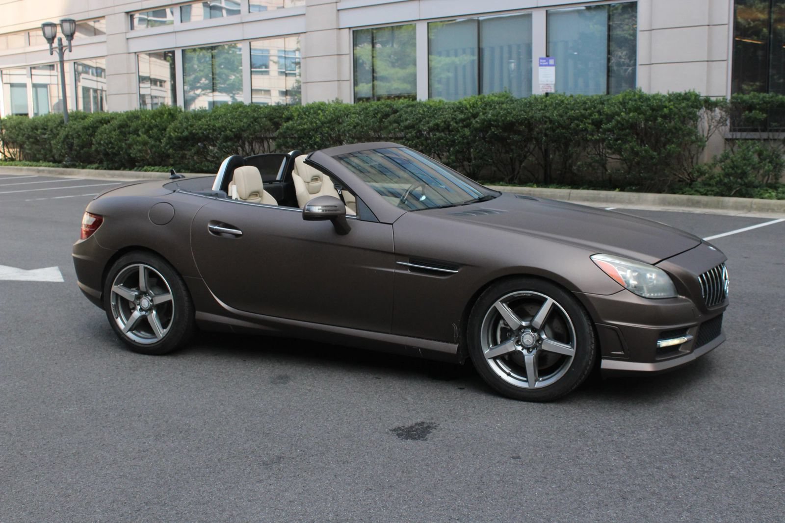 Used 2015 Mercedes-Benz SLK 350 w/ Multimedia Package image 2
