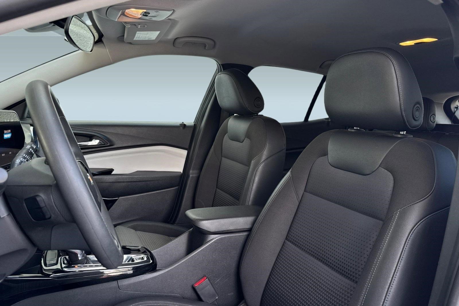 Used 2025 Chevrolet Trax LT image 19