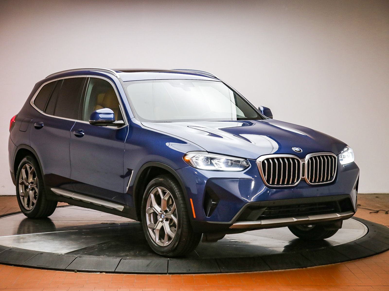 Used 2022 BMW X3 xDrive30i w/ Convenience Package AWD/4WD image 5