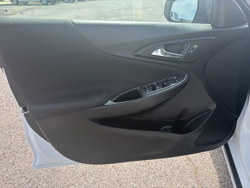 Used 2023 Chevrolet Malibu LS FWD image 9