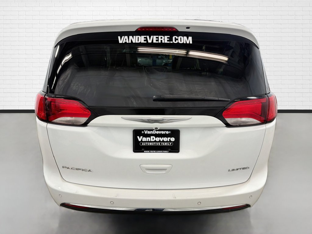 Used 2017 Chrysler Pacifica Limited w/ UConnect Theater Package FWD image 8