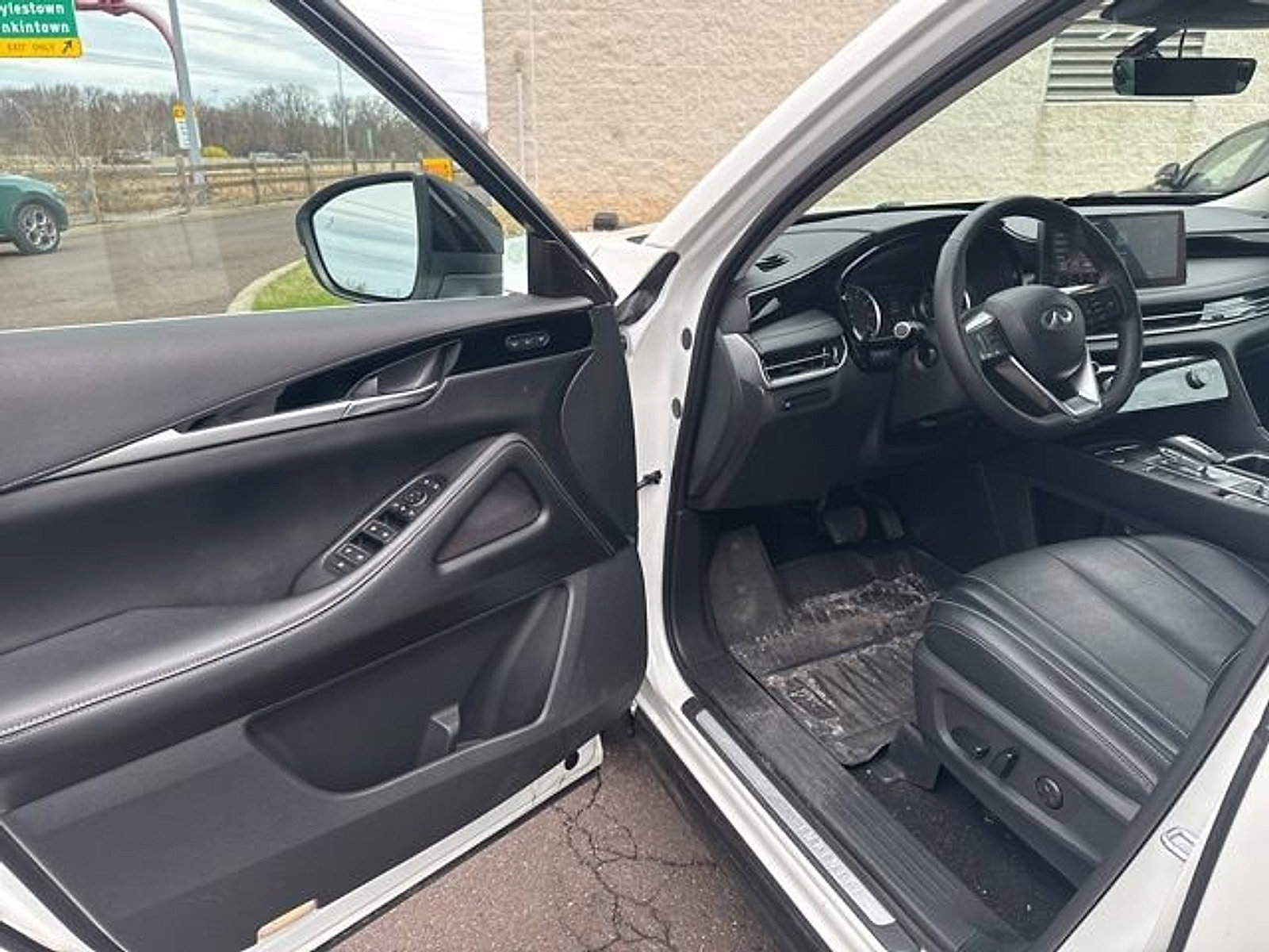 Used 2024 INFINITI QX60 Pure image 8