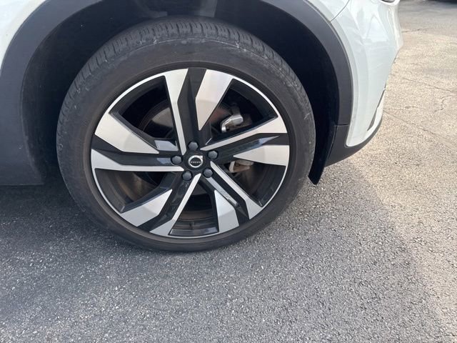 Used 2023 Volvo XC40 B5 Plus w/ Protection Package Premier AWD/4WD image 9