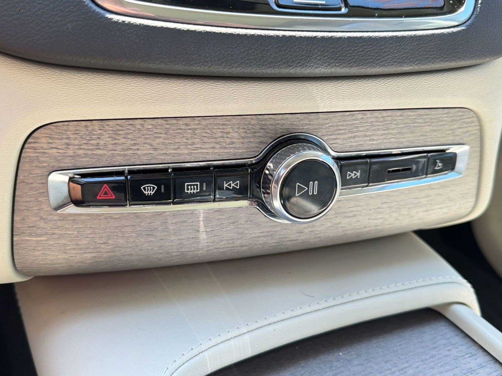Certified 2023 Volvo XC90 B6 Ultimate w/ Lounge Package AWD/4WD image 20