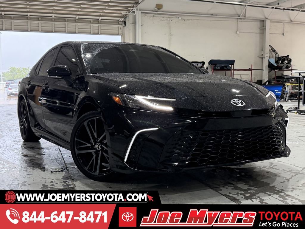 Used 2025 Toyota Camry XSE image 2
