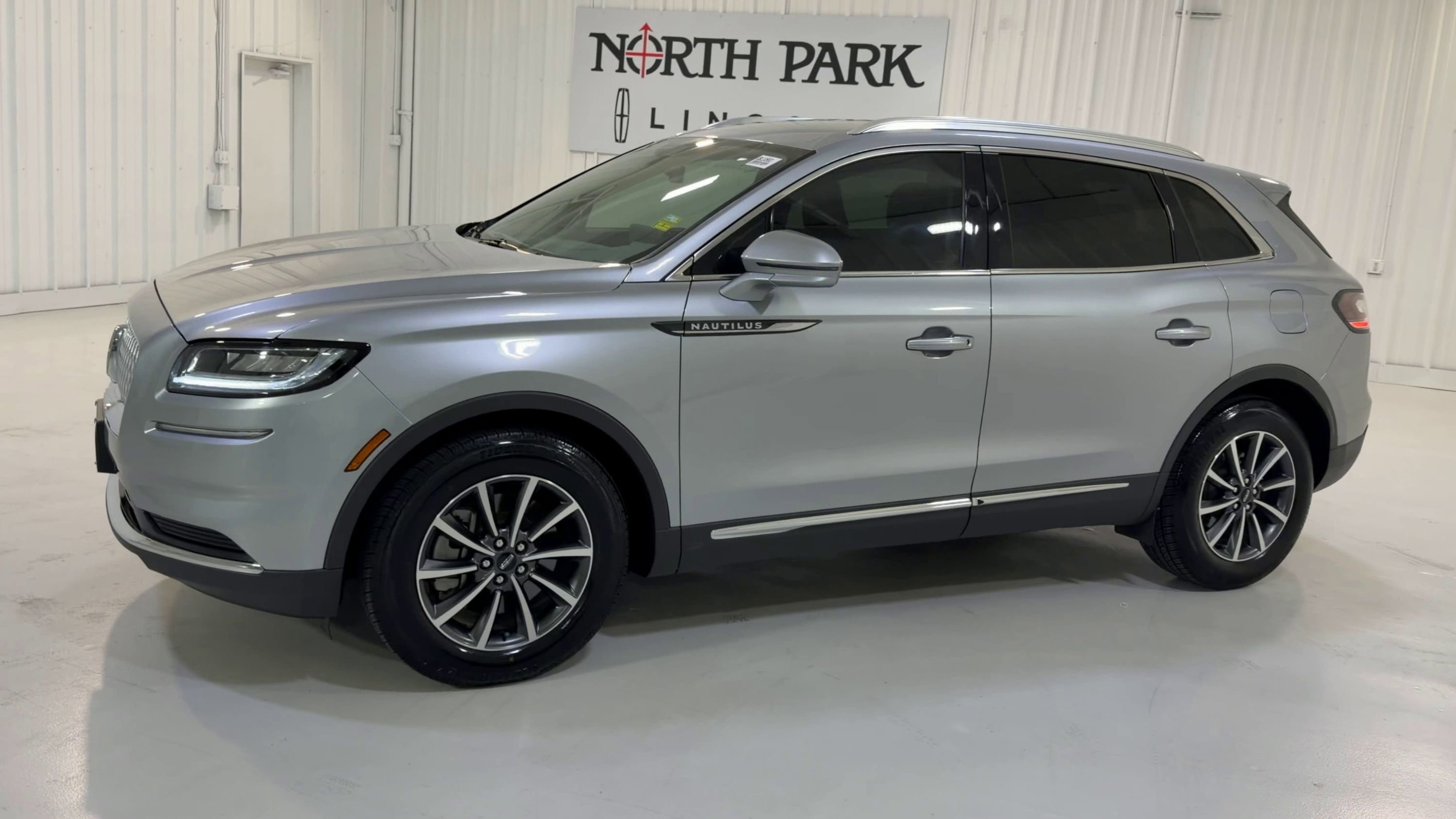 Used 2021 Lincoln Nautilus FWD image 6
