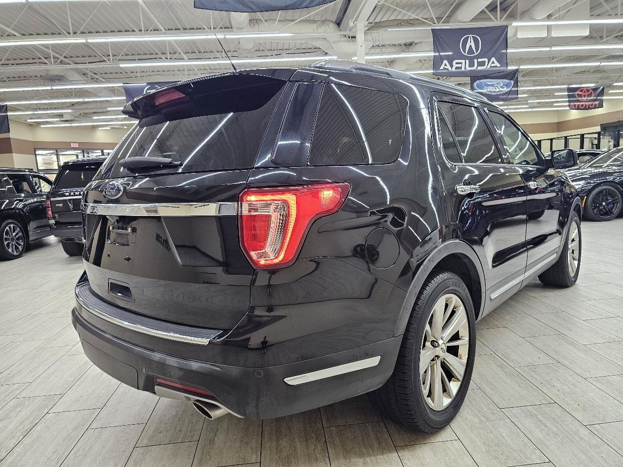 Used 2019 Ford Explorer Limited w/ Class III Trailer Tow Package FWD image 6