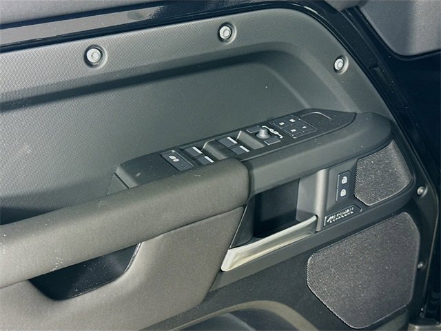 New 2026 Land Rover Defender 130 X-Dynamic SE image 20