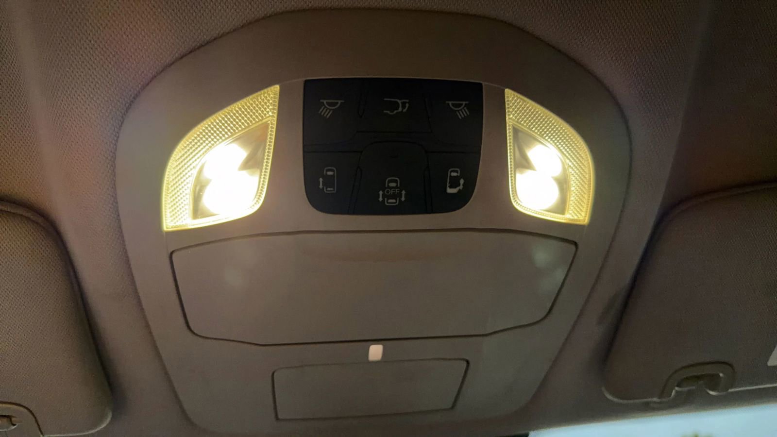 Used 2018 Chrysler Pacifica Touring-L image 29