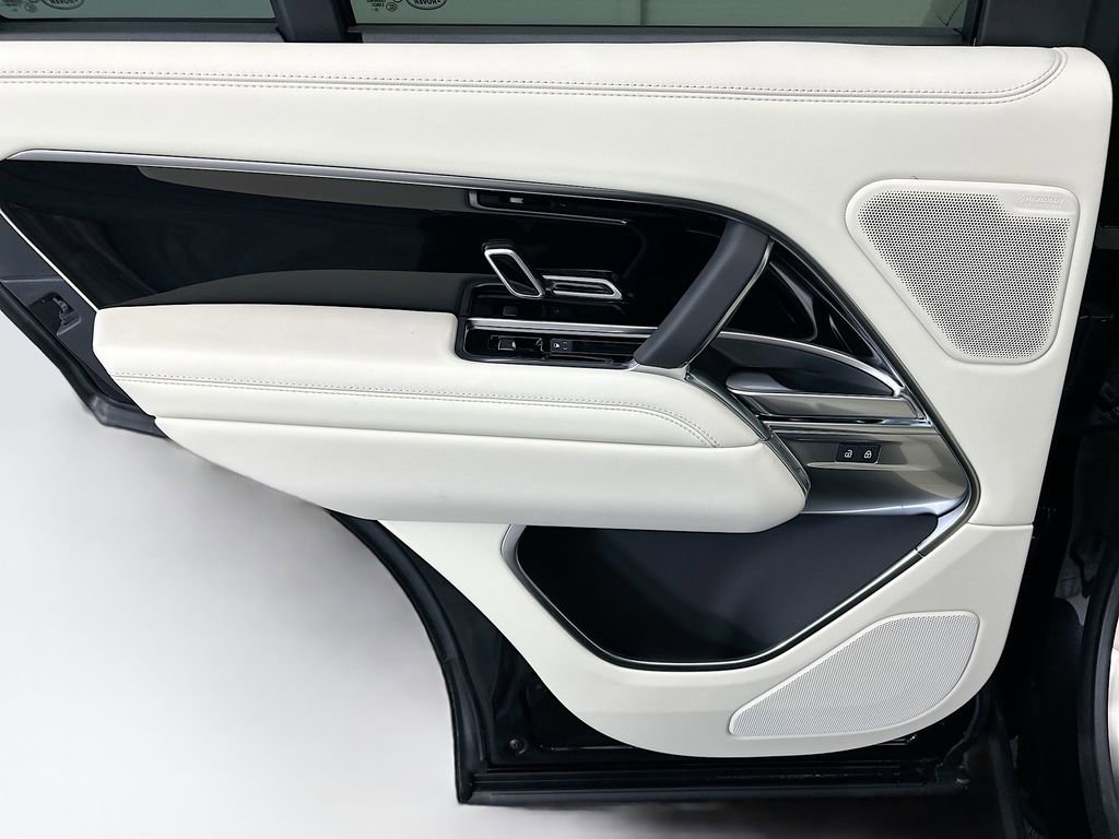 New 2026 Land Rover Range Rover SE image 25