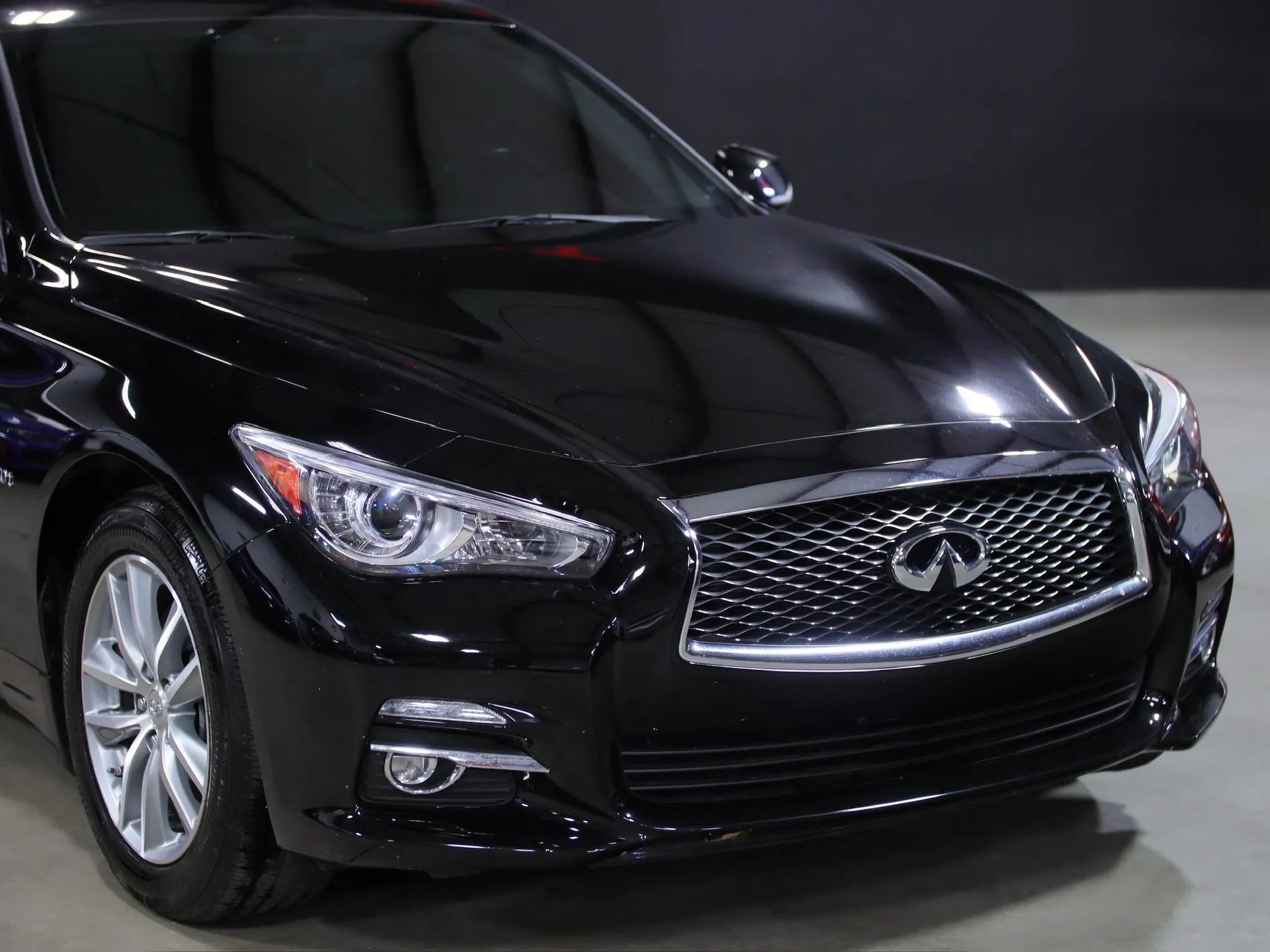 Used 2017 INFINITI Q50 Premium w/ 2.0T Premium Plus Package image 2