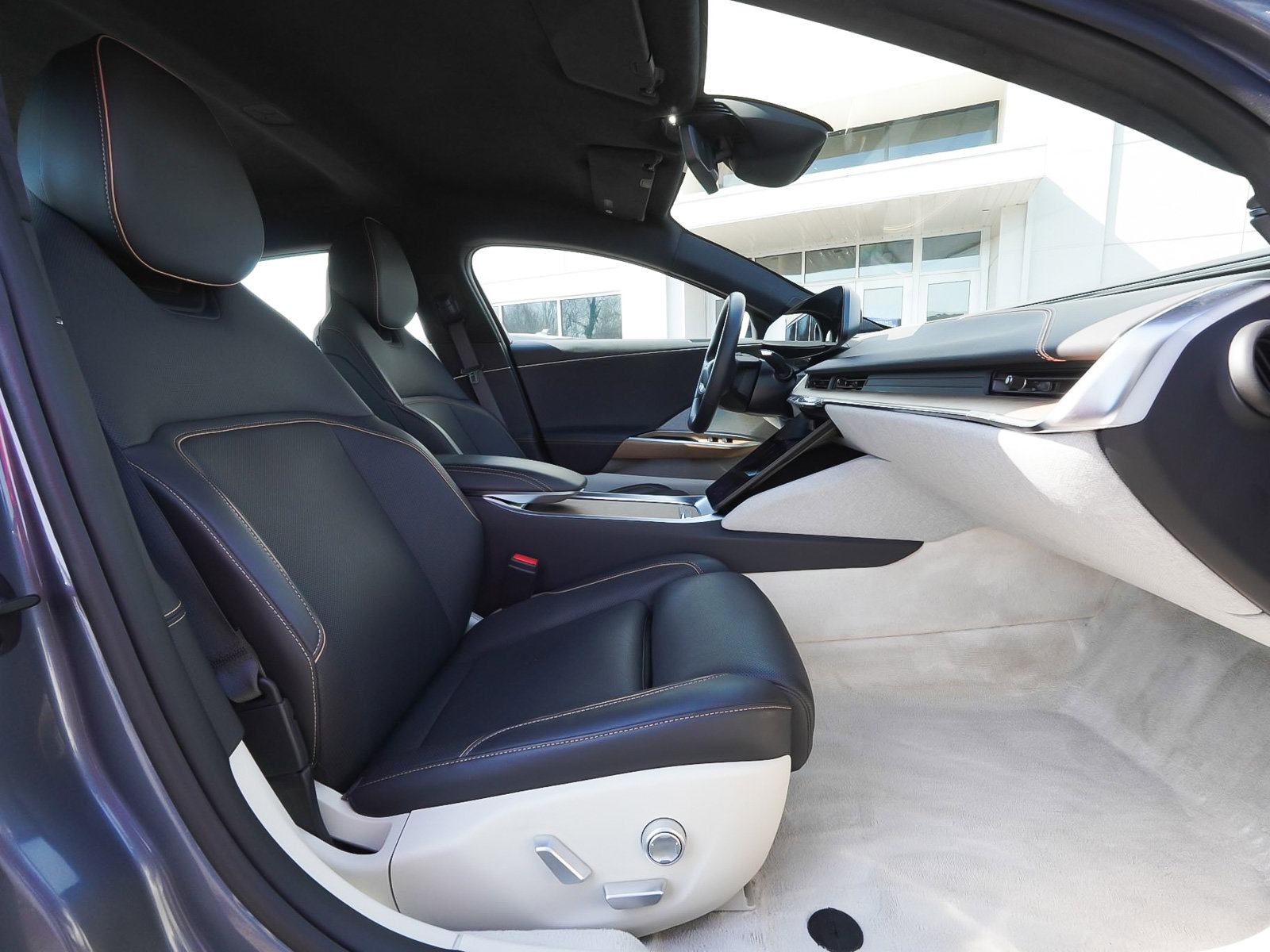 Used 2024 Lucid Air Touring image 39