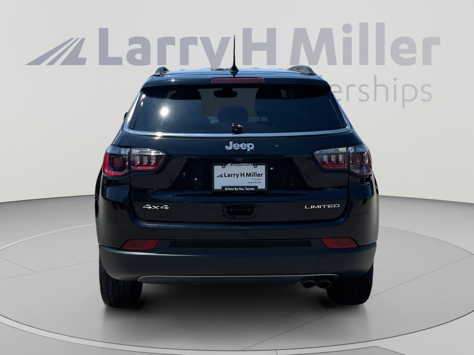 Used 2020 Jeep Compass Limited w/ Luxury Seat Group AWD/4WD image 4