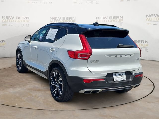 Used 2020 Volvo XC40 T5 R-Design w/ Protection Package Premier AWD/4WD image 2