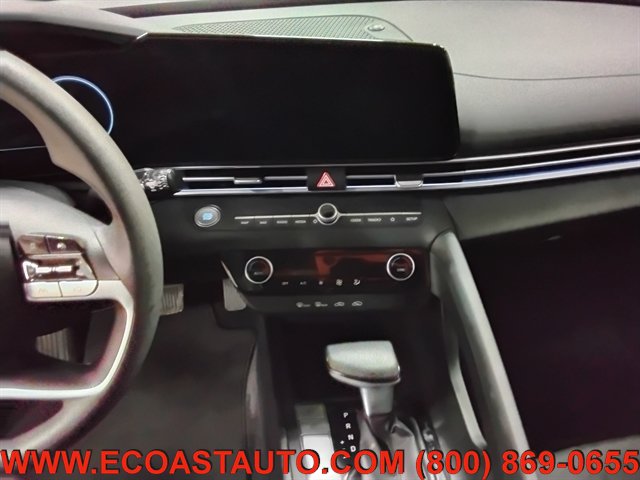 Used 2024 Hyundai Elantra SEL FWD image 12