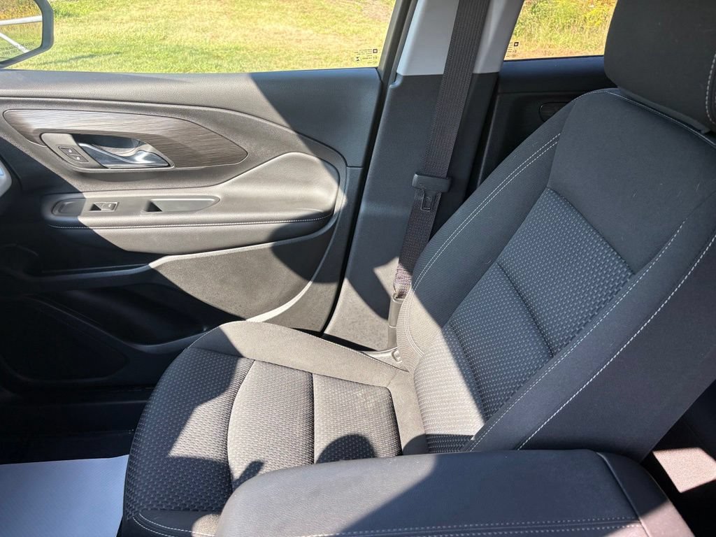 Used 2023 GMC Terrain SLE w/ Driver Convenience Package FWD image 16
