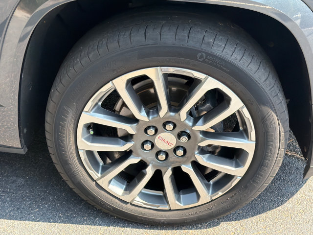 Used 2020 GMC Acadia Denali w/ Technology Package FWD image 14