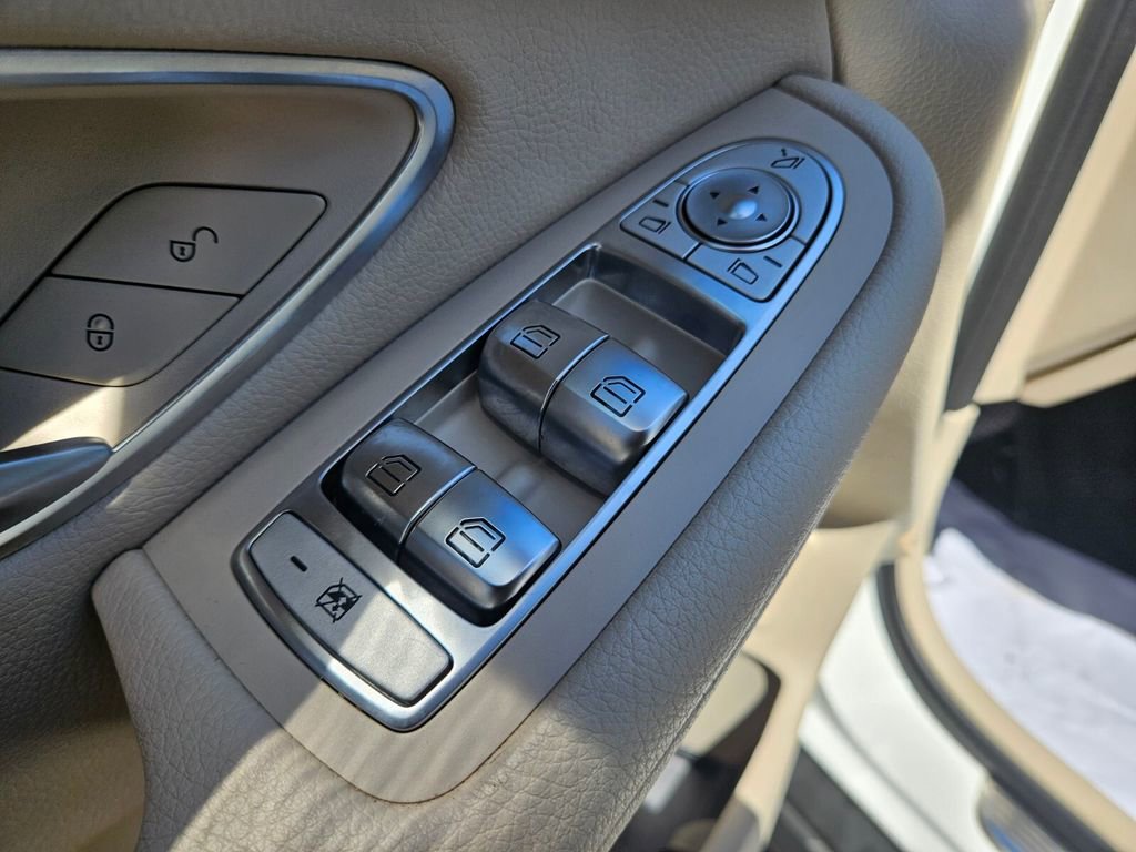 Used 2018 Mercedes-Benz GLC 300 4MATIC image 15