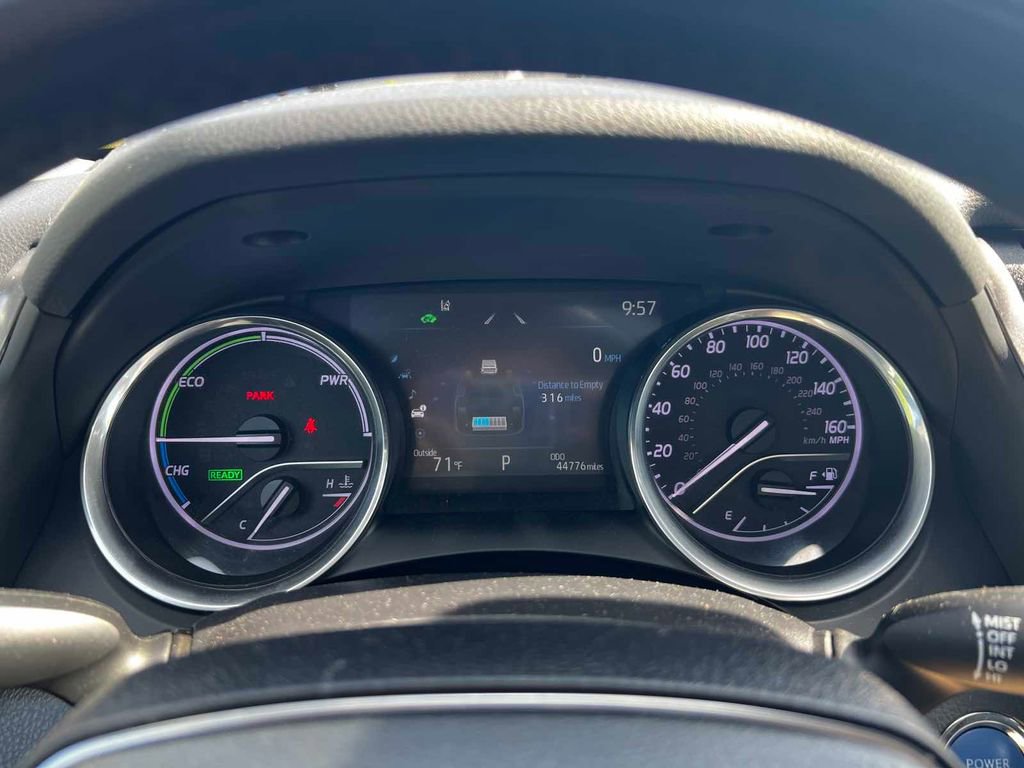 Used 2020 Toyota Camry XLE w/ Sunroof Package image 24