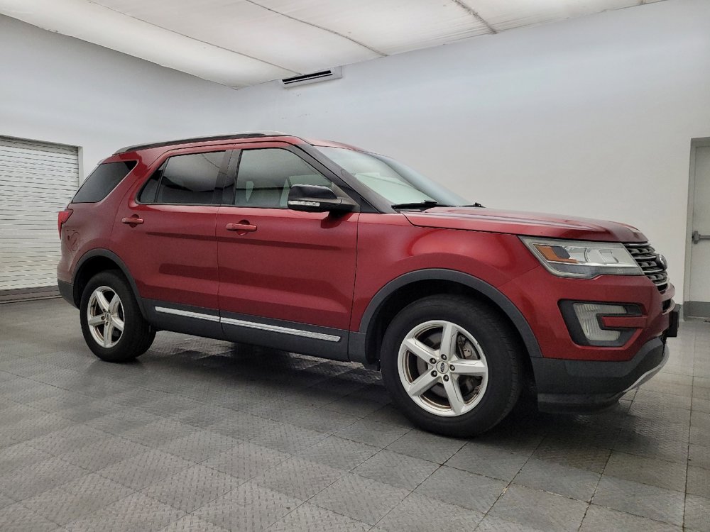 Used 2017 Ford Explorer XLT image 11