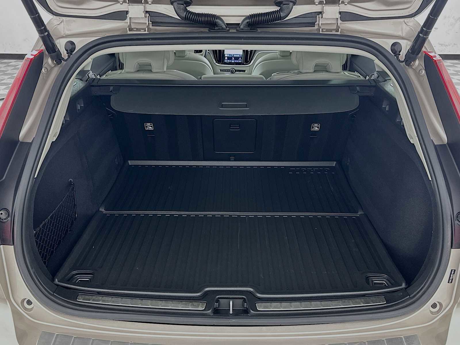 Used 2025 Volvo V60 B5 Cross Country Ultra w/ Protection Package Premier image 25