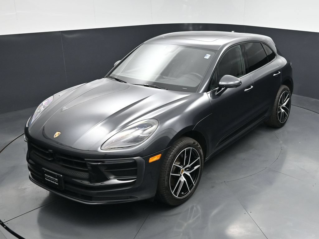 Certified 2025 Porsche Macan AWD/4WD image 16