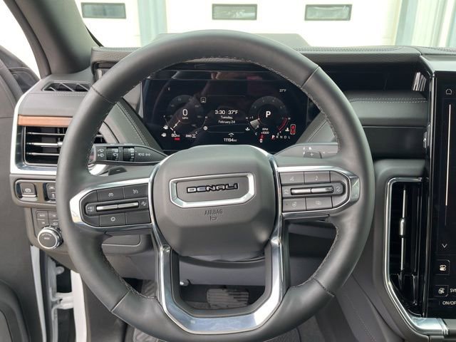 Used 2025 GMC Yukon XL Denali image 13