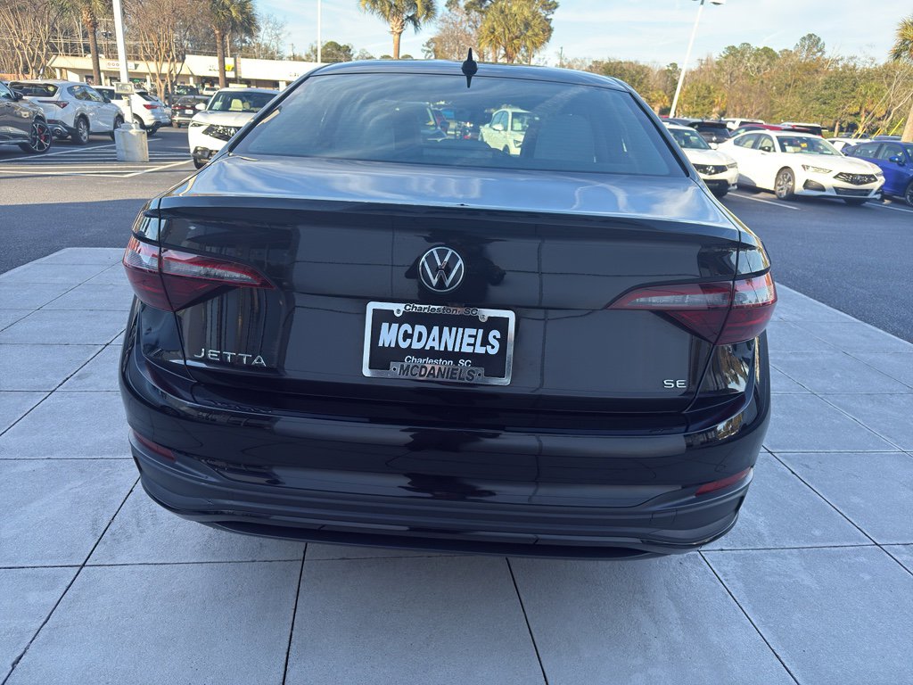 Used 2023 Volkswagen Jetta SE w/ Panoramic Sunroof Package image 4
