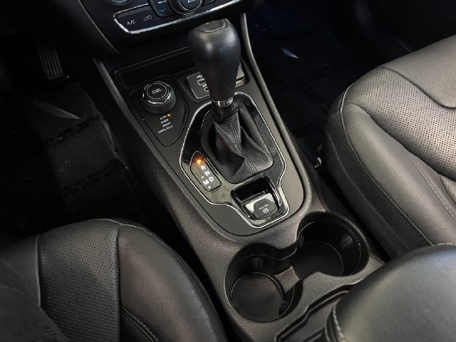 Used 2021 Jeep Cherokee Limited w/ Elite Package AWD/4WD image 21