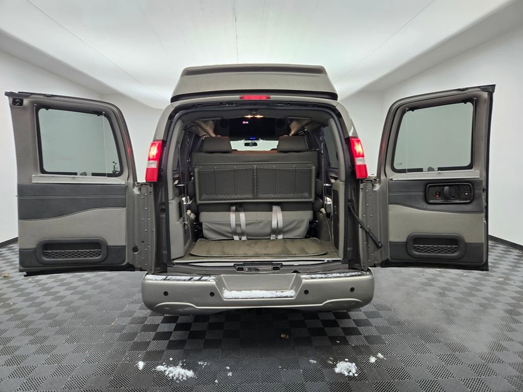 Used 2023 GMC Savana 2500 image 6