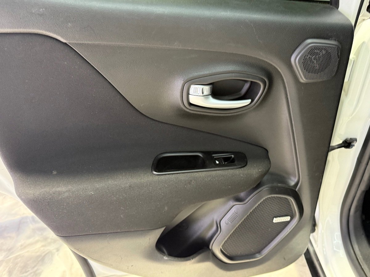 Used 2021 Jeep Renegade Latitude w/ Sun & Sound Group FWD image 31