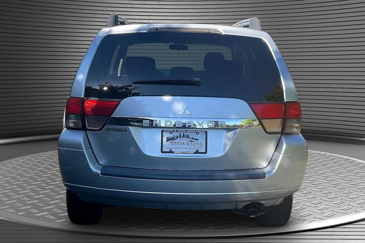 Used 2011 Mitsubishi Endeavor LS AWD/4WD image 5