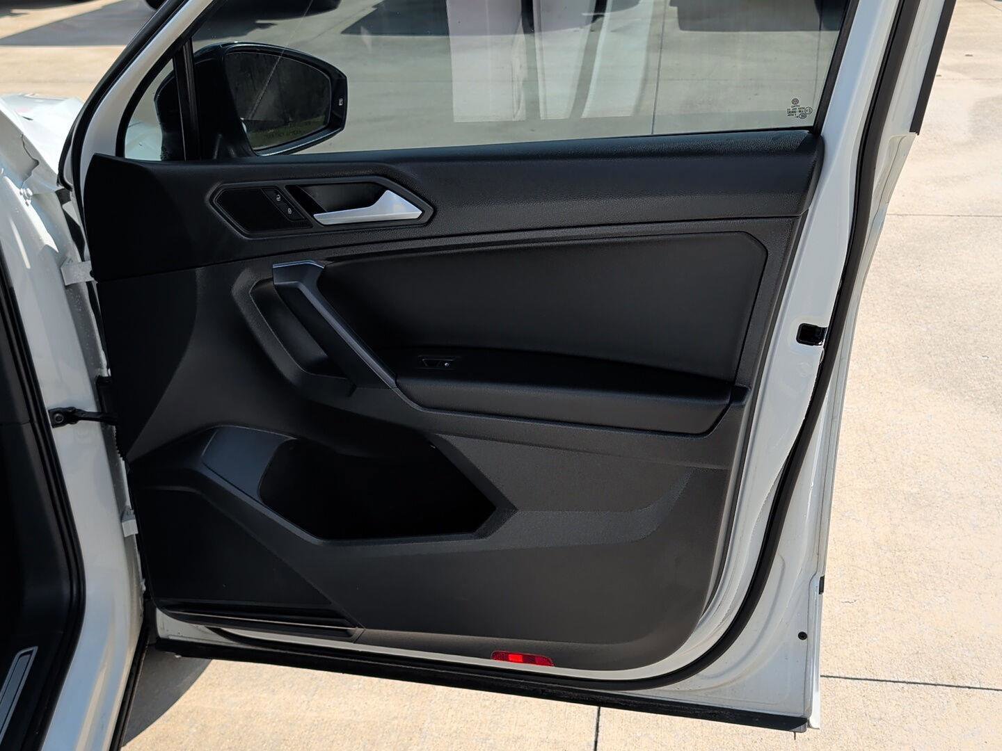 Used 2021 Volkswagen Tiguan SE R-Line image 29