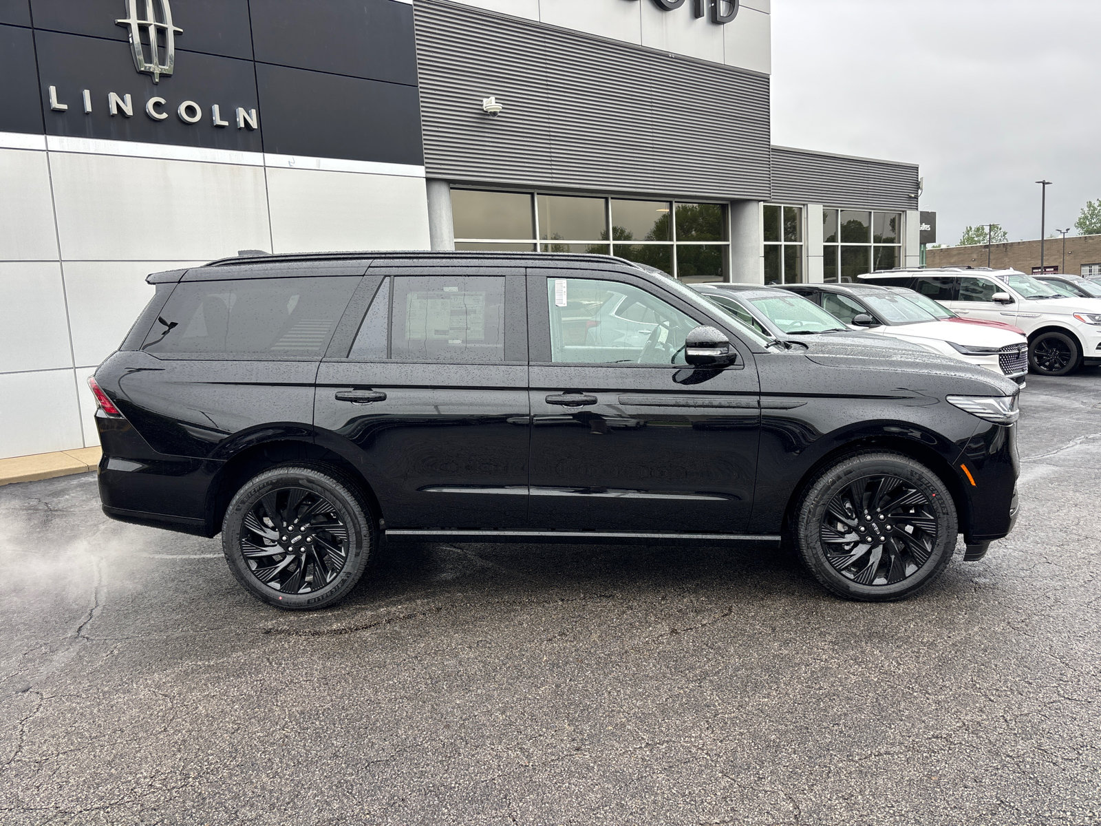 New 2026 Lincoln Navigator Reserve w/ Jet Appearance Package AWD/4WD image 8