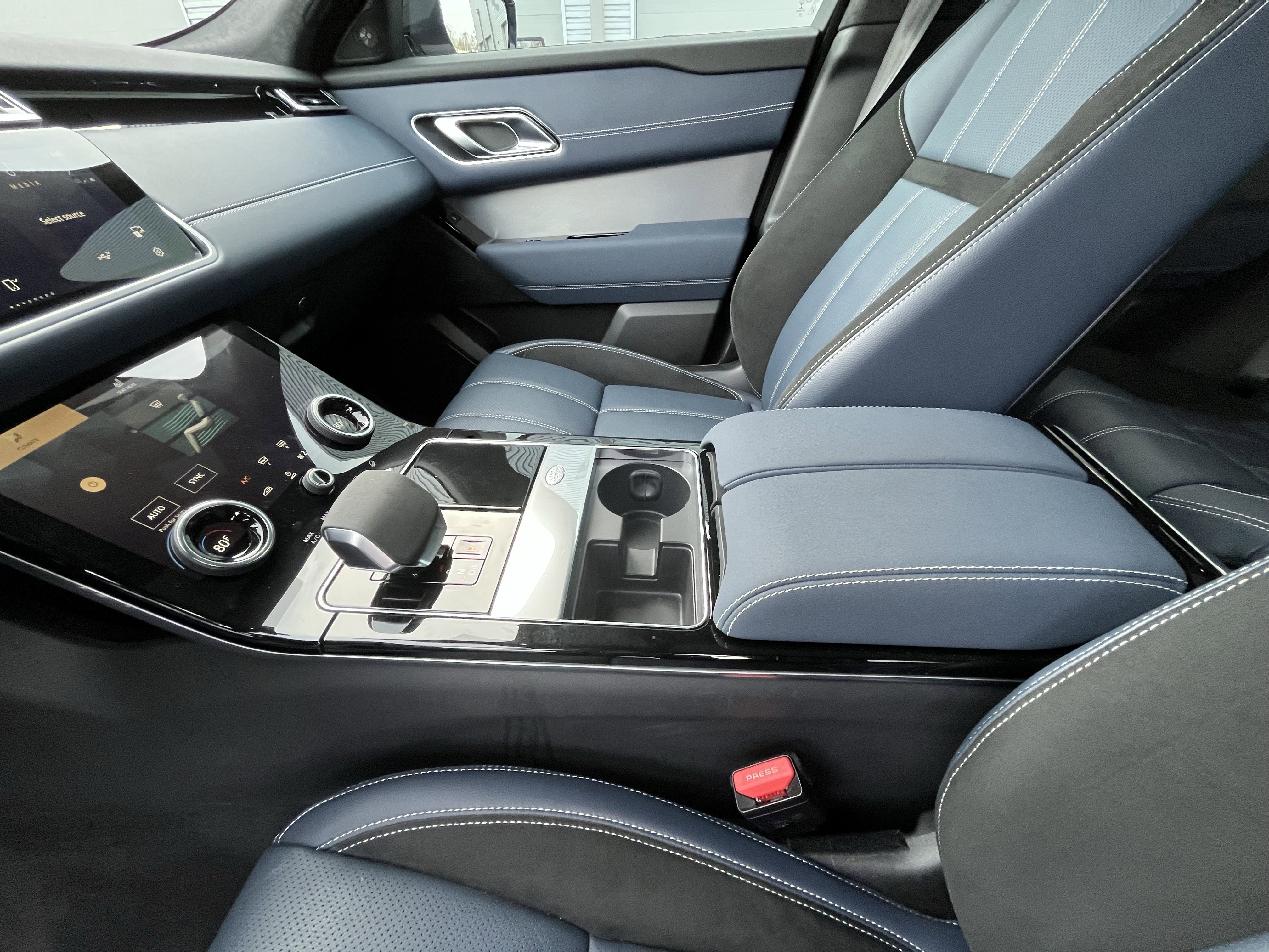 Certified 2023 Land Rover Range Rover Velar R-Dynamic S image 23