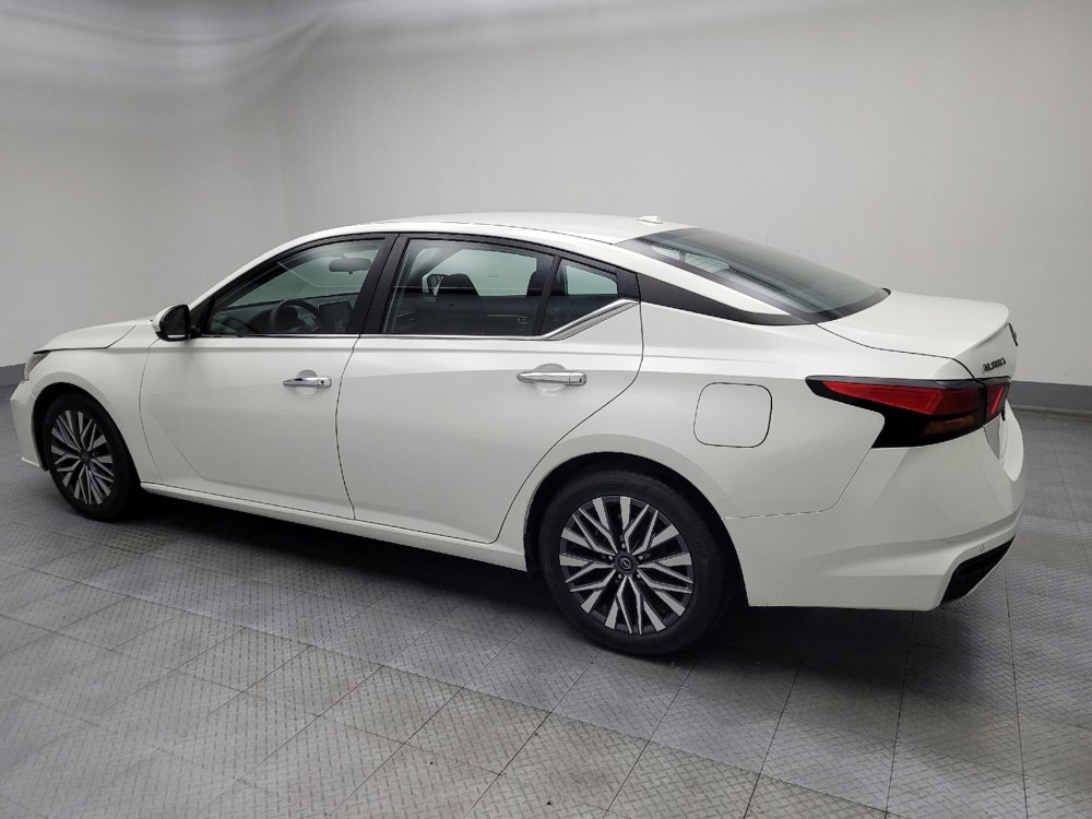Used 2023 Nissan Altima 2.5 SV image 3