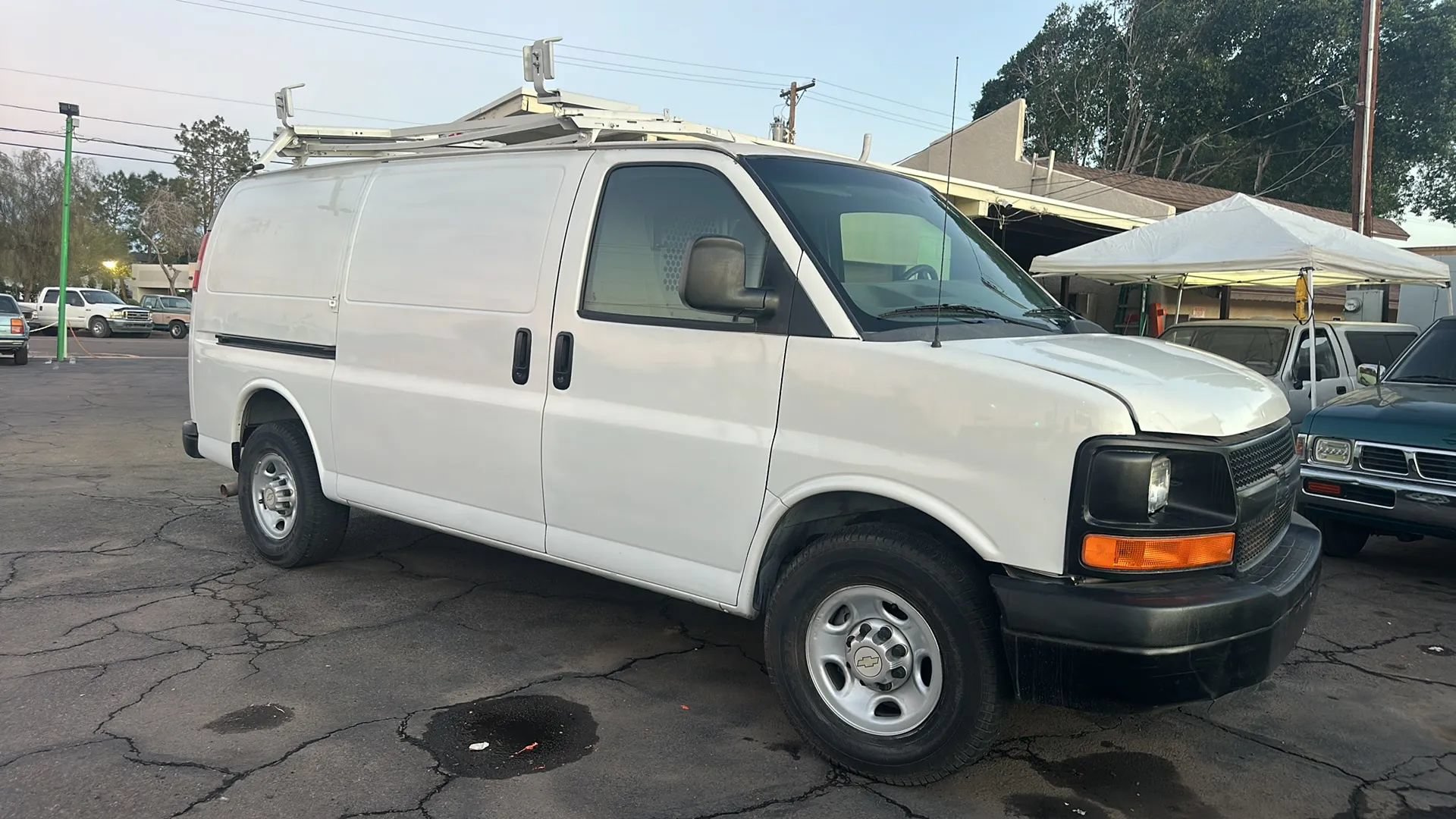 Used 2010 Chevrolet Express 2500 RWD image 23