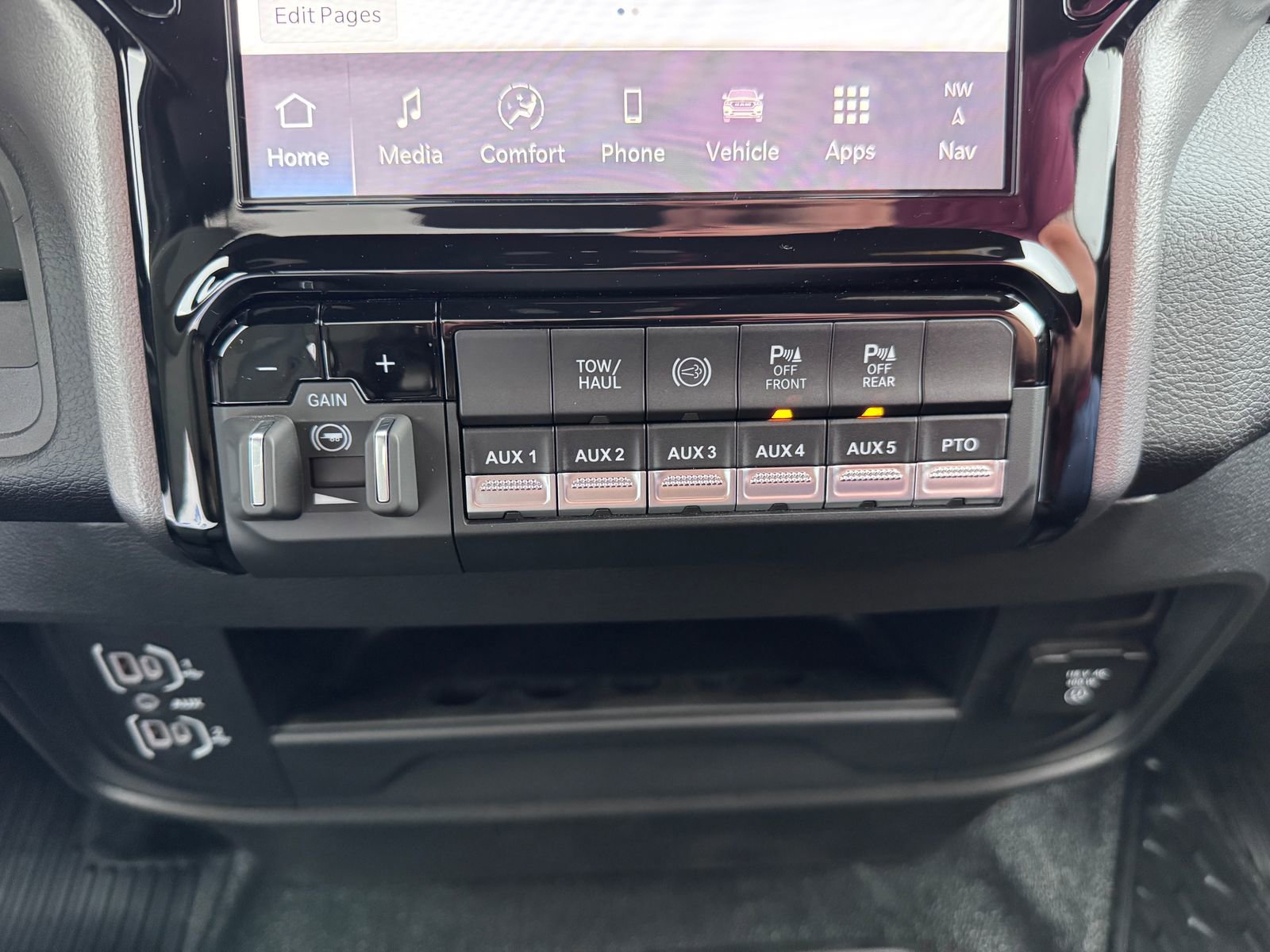 New 2025 RAM 5500 2WD Regular Cab image 15