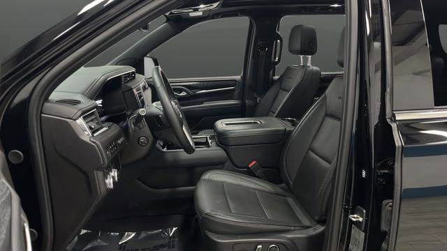 Used 2023 GMC Yukon XL Denali AWD/4WD image 10